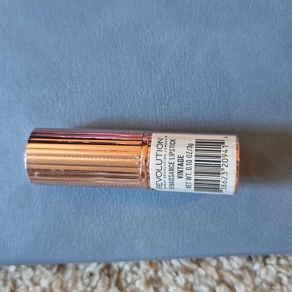 NWT Revolution Renaissance Lipstick Vintage. Sealed!